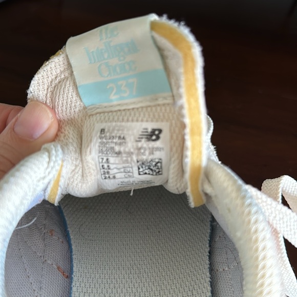 New Balance 237 size 7.5 - Picture 15 of 15